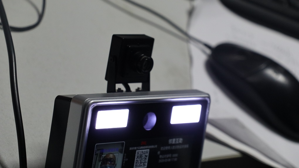 深圳多威尔科技测温人脸识别设备助力开学季